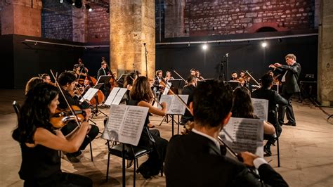 Istanbul Music Festival: A Celebration of Cultural Harmony and Unexpected Violin Virtuosity